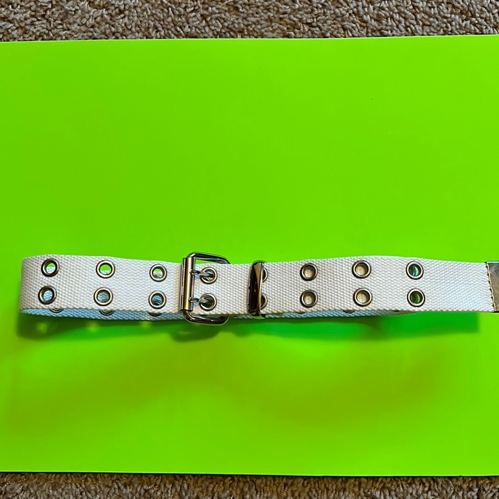 Ladies belt. White with multiple holes. Probably for up to 28 waist. New no tags